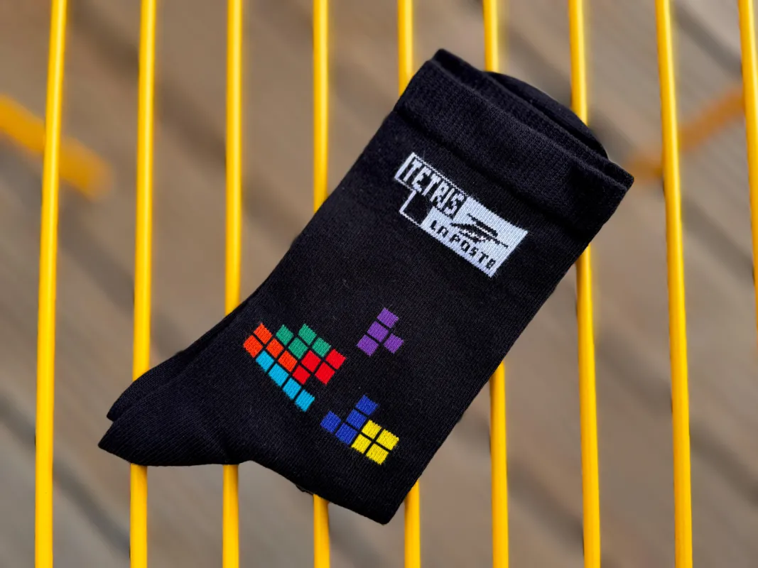 Vue 4 – Chaussettes La Poste Tetris